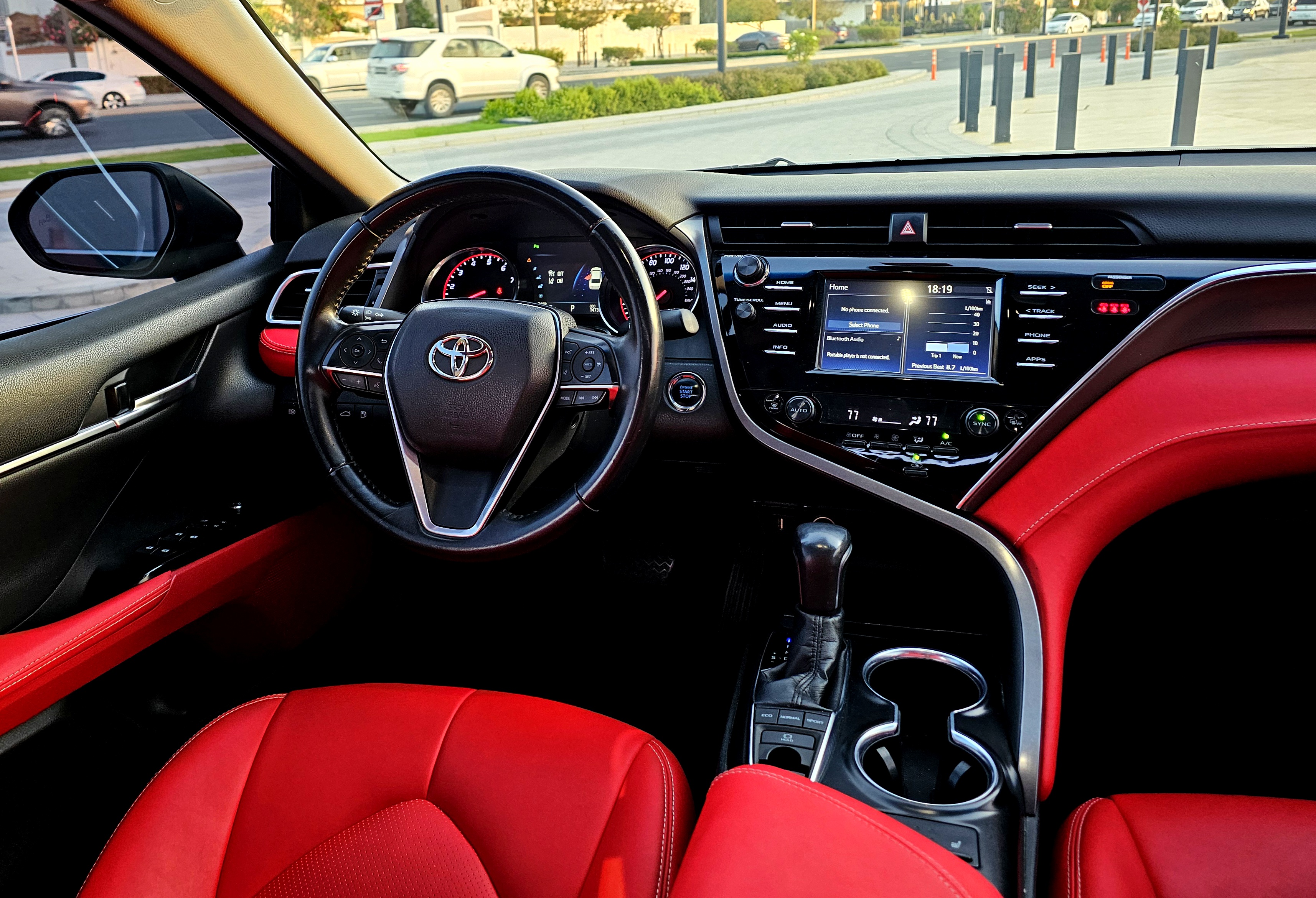 Toyota Camry XSE — фото 2