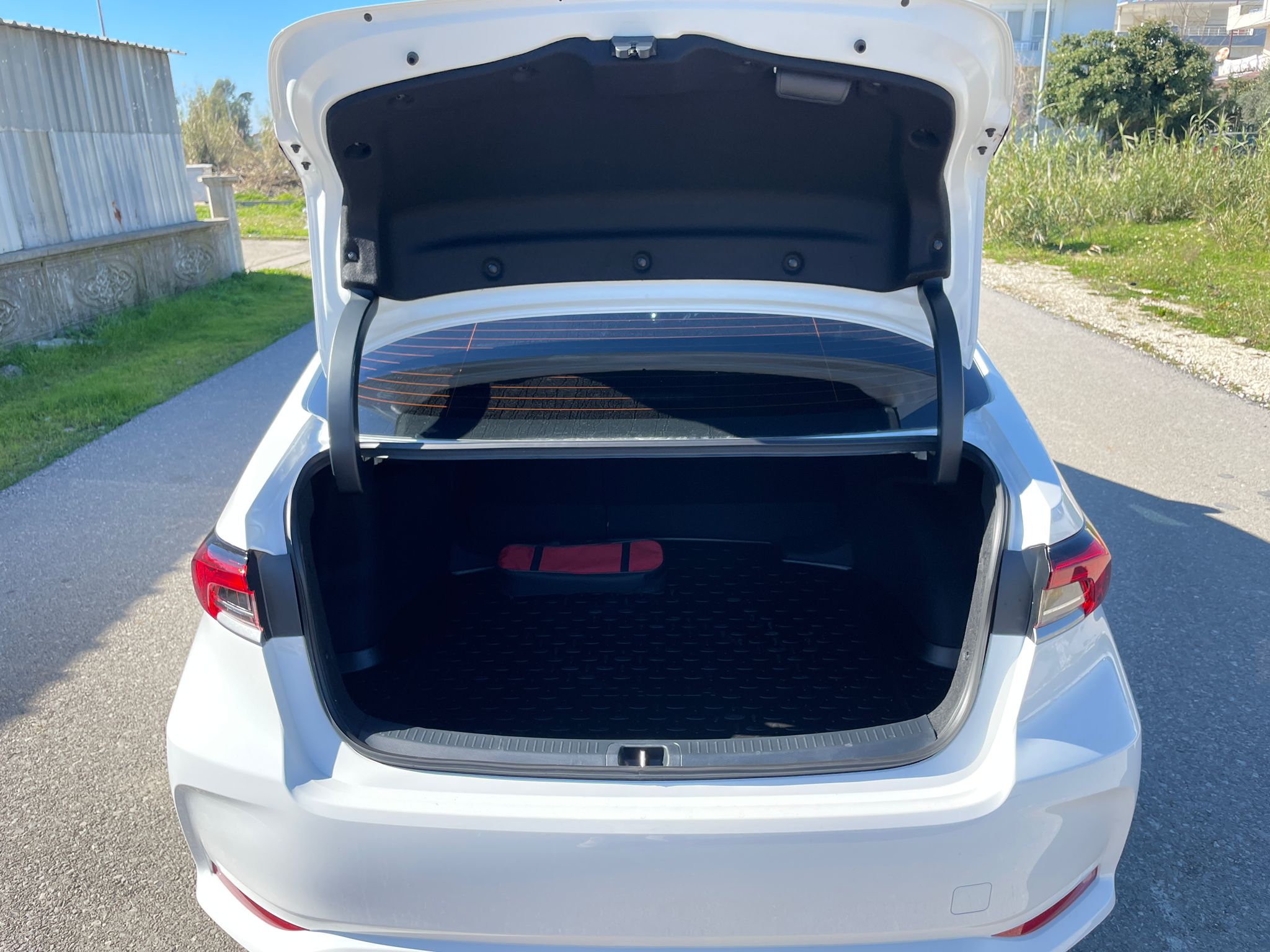 Toyota Corolla — фото 4